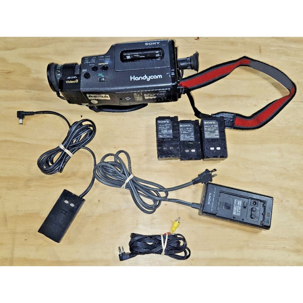 Sony Handycam CCD-F40 Video8 Camcorder w/ Manual Battery Powers On PART REPAIR